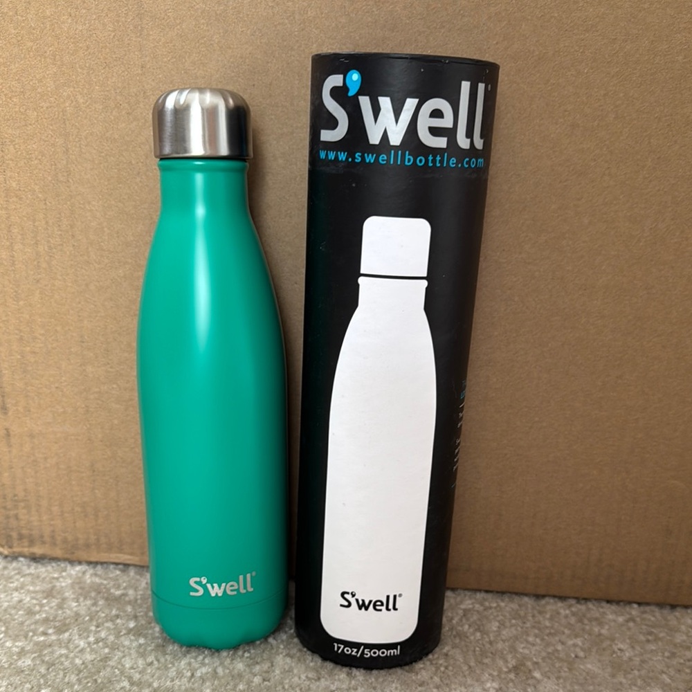 S'well Green Stainless Steel Water Bottle 17 oz NWT